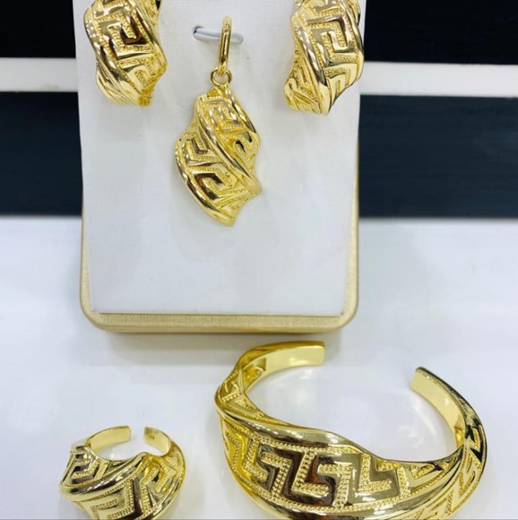 Earrings,Pendant, Bracelet and Ring Set - Picture 1 of 1